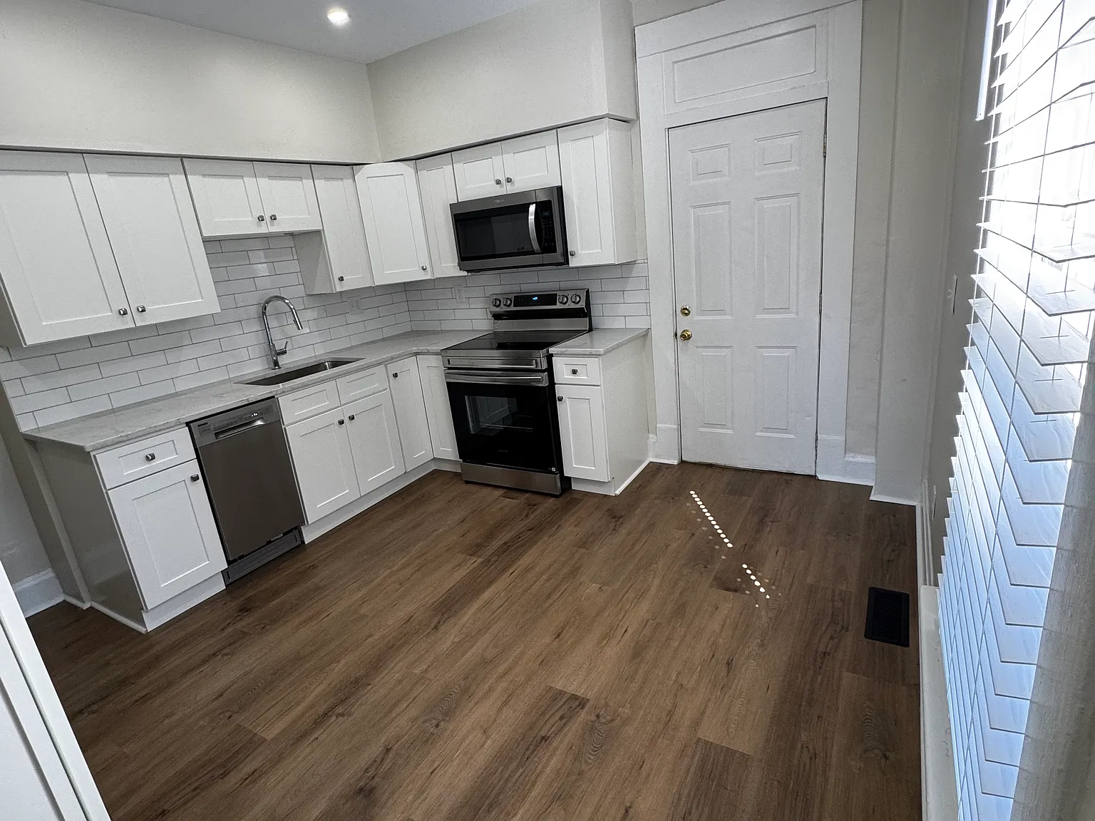 2 bed, 780 sqft, $1,400 — Photo 4