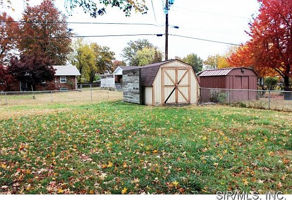 3rd image of 2421 Angela Dr
