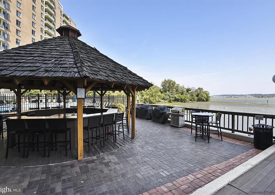 Gazebo, pool and all river side