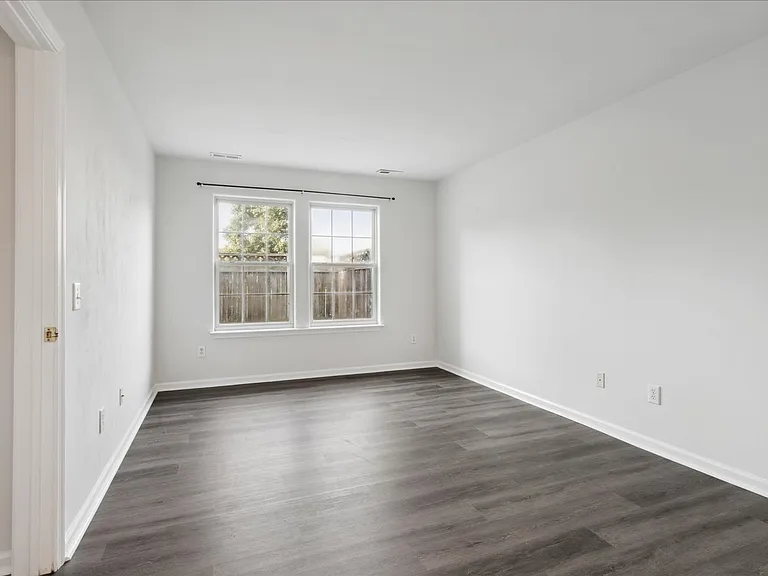 100 Post Oak Rd — Photo 12