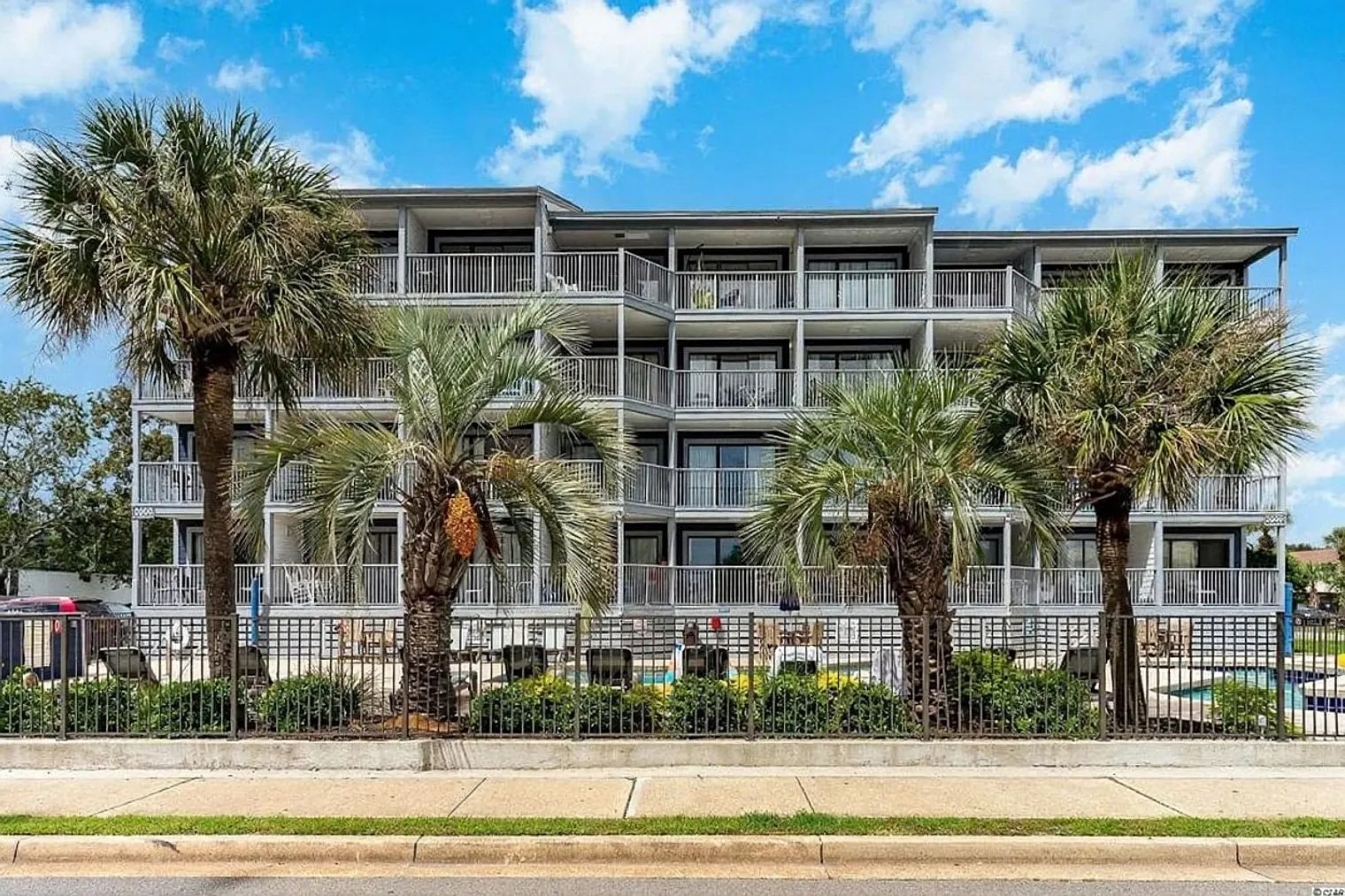 2 bed, 2.0 bath, 818 sqft, $3,710 — Photo 2