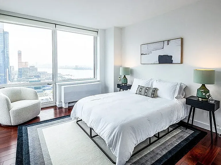 620 W 42nd St #S23B — Photo 1