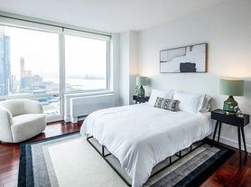 620 W 42nd St