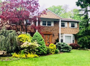 7 Quaker Dr, East Brunswick, NJ 08816