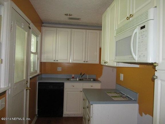 3rd image of 2505 Peach Dr