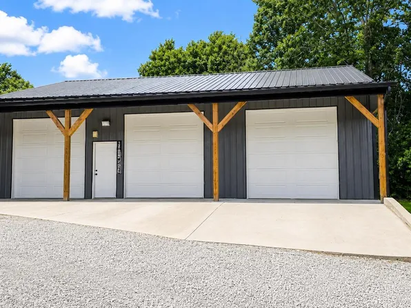 120 Bond Cir, Oneida, TN 37841