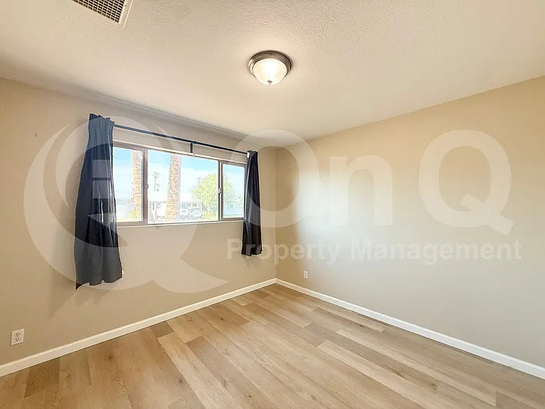 445 E Beatryce St — Photo 14