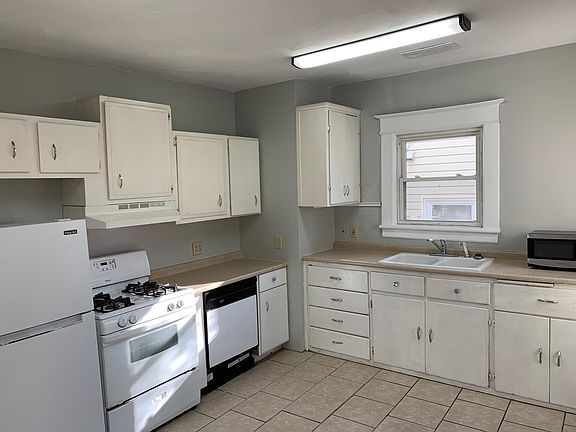 3rd image of 605 6th St SE #607