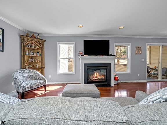 5th image of 89 Bourne Cir