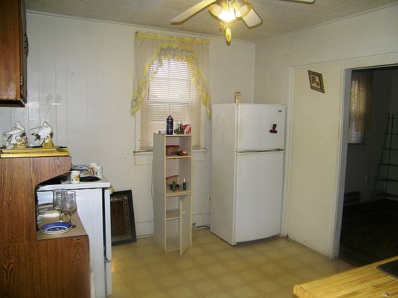 4th image of 1609 Highland St