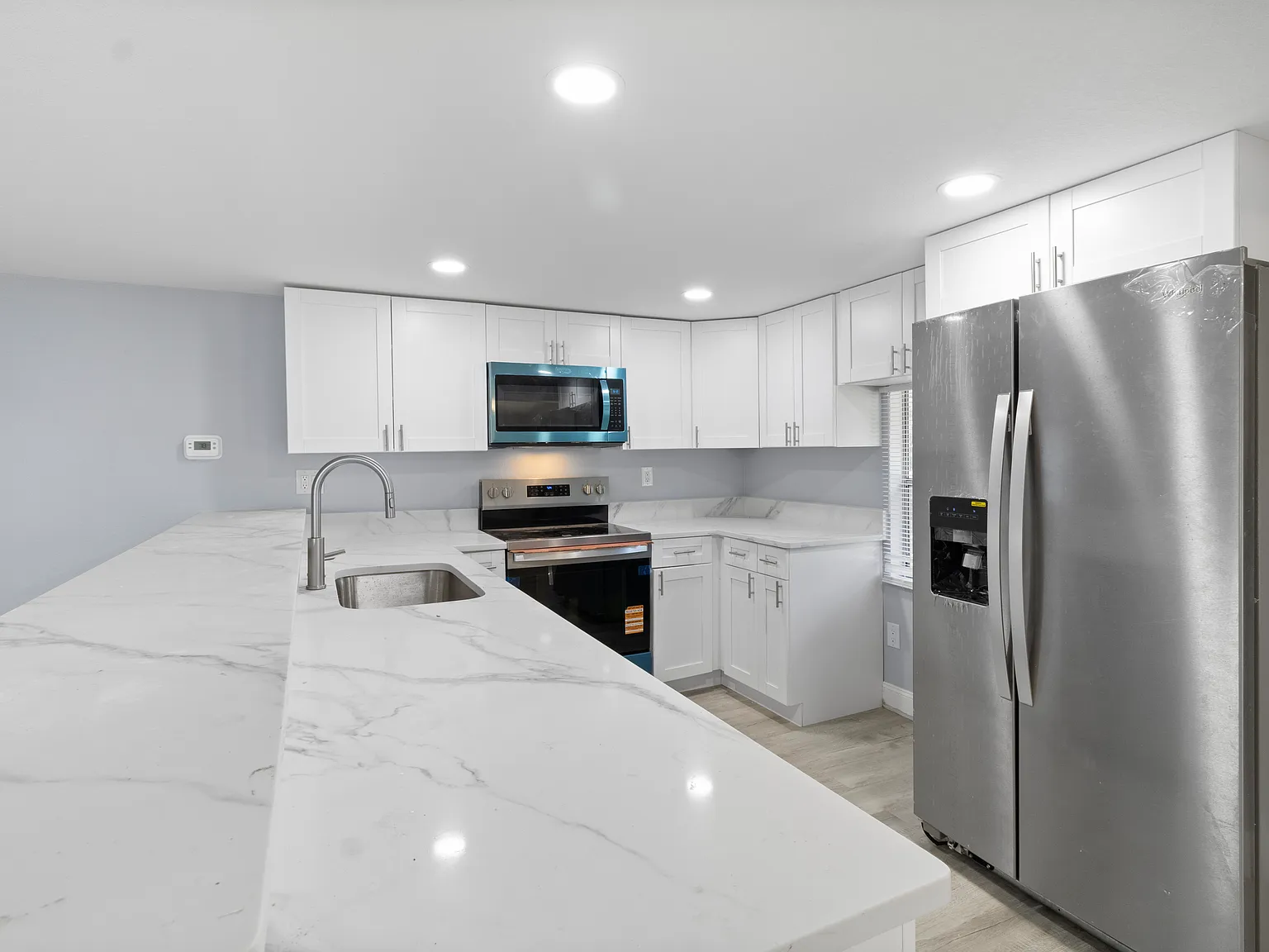 3 bed, 1100 sqft, $2,250 — Photo 4