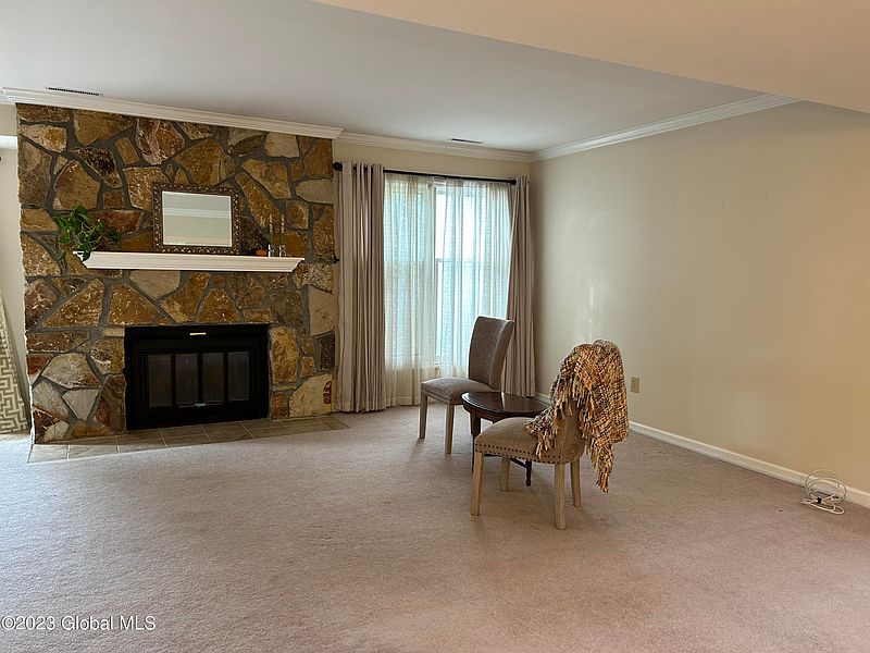4th image of 39 Commonwealth Drive