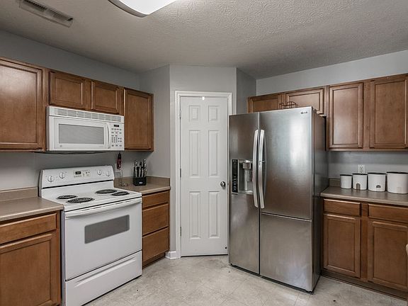 5th image of 1396 Stone Creek Dr