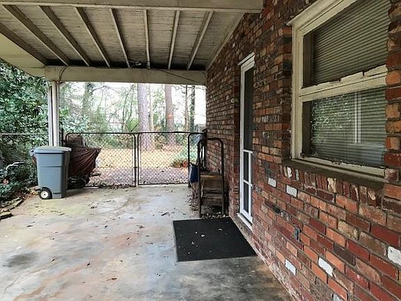 5th image of 3845 Hillcrest Dr SE
