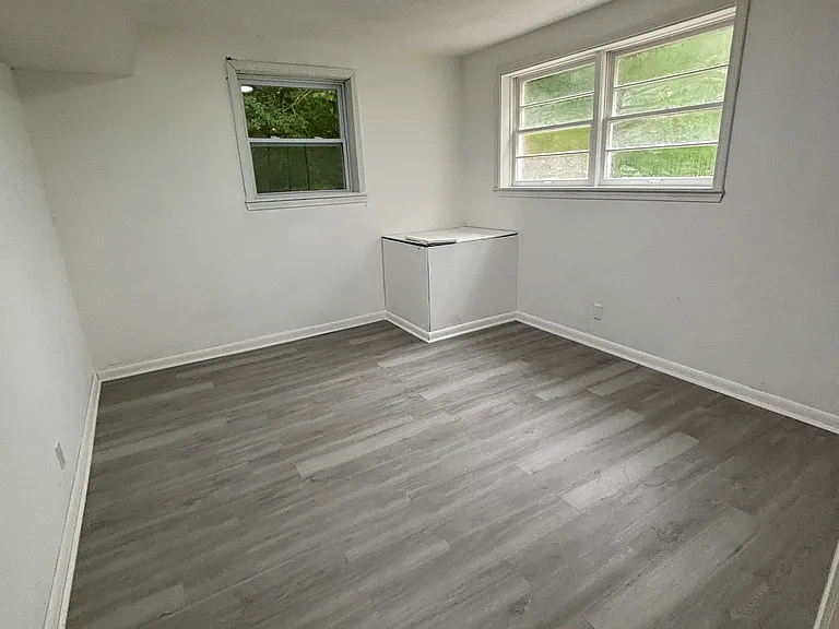2806 Hilltop Ter NW — Photo 6