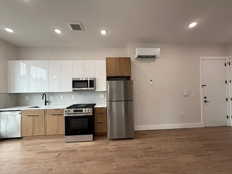 40 Lembeck Ave #305H — Photo 9