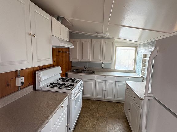 2nd image of 4830 Newport Ave