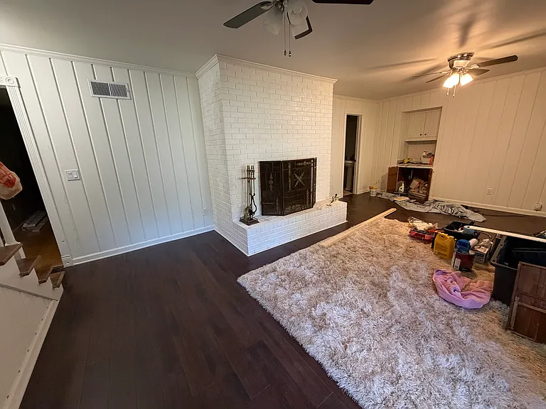 704 Sussex Ct — Photo 17
