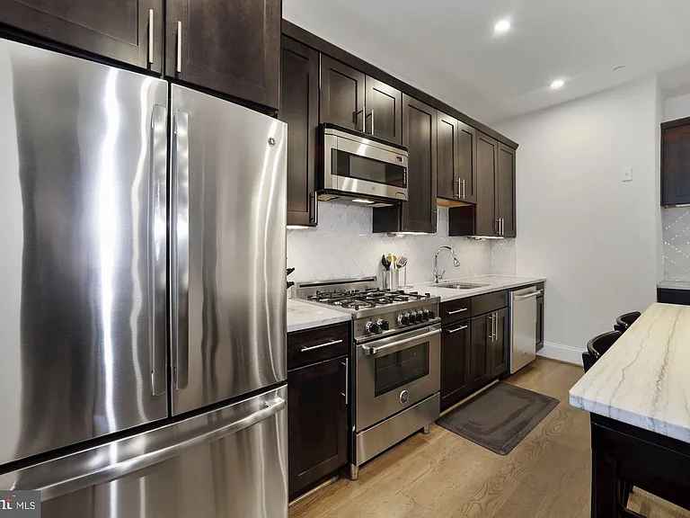 2298 Champlain St NW #B — Photo 24