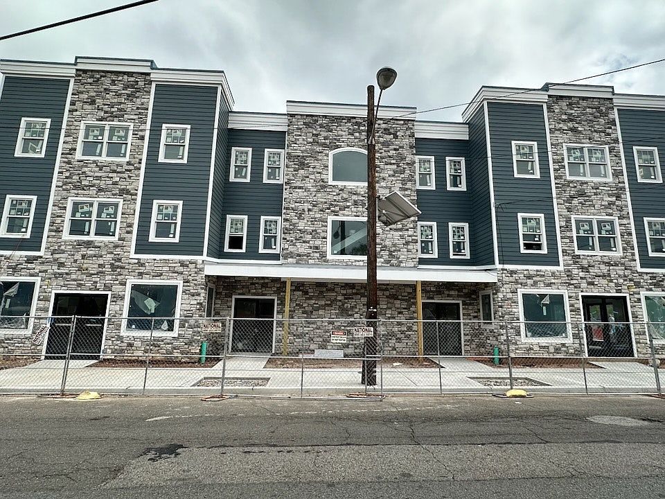 1st image of 275-277 16th Ave #1