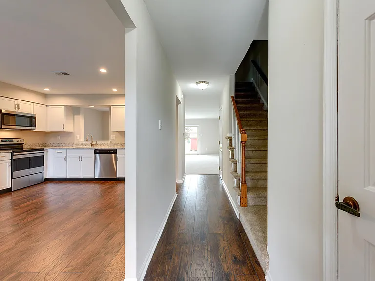 125 Conway Ct — Photo 3