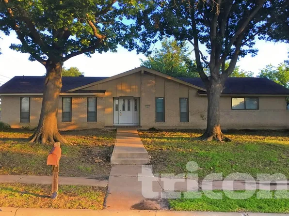 1301 Willow Way, Garland, TX 75043