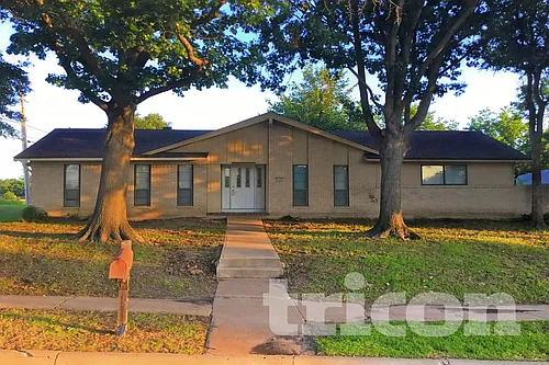 1301 Willow Way Photo 1