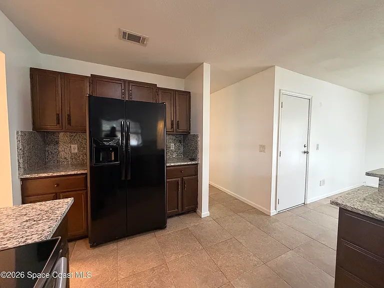 760 John Adams Ln — Photo 10