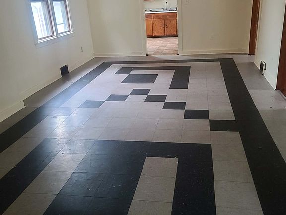 4th image of 144 Floss Ave #2