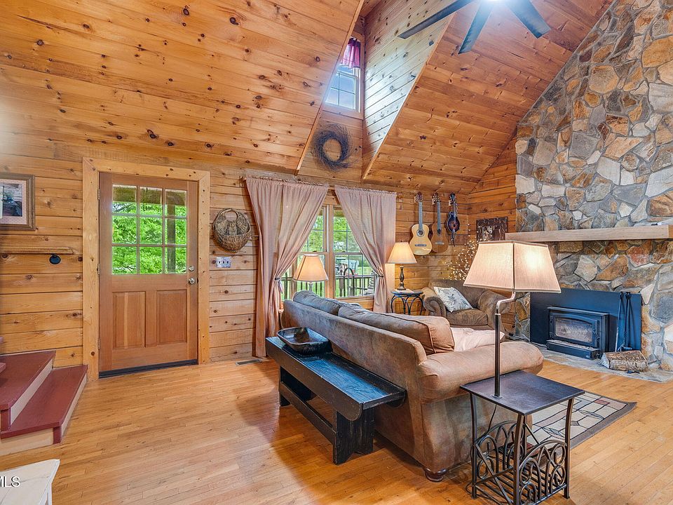 12th image of 147 Britton Ln