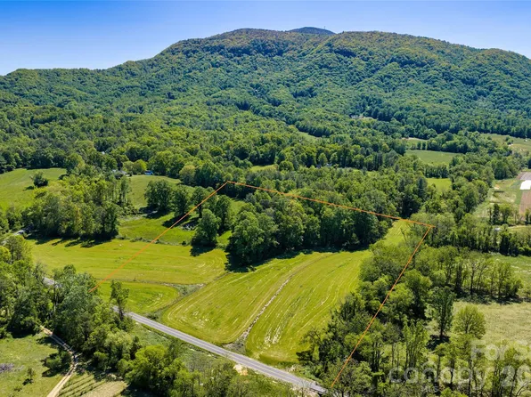 99999 Sugar Hollow Rd, Fairview, NC 28730