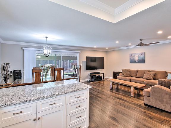 2nd image of 5849 Soltero Dr
