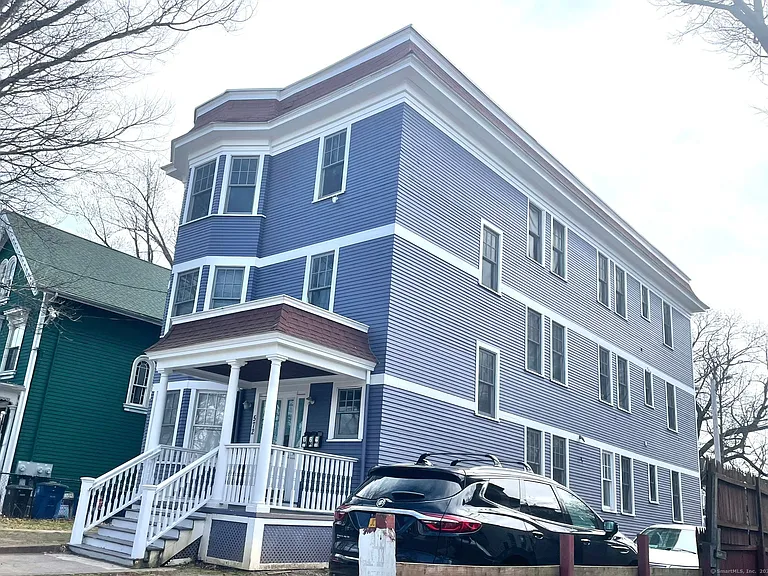572 Elm St #2 — Photo 1