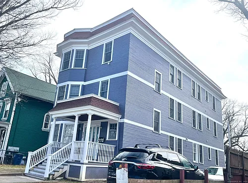 572 Elm St #2 Photo 1