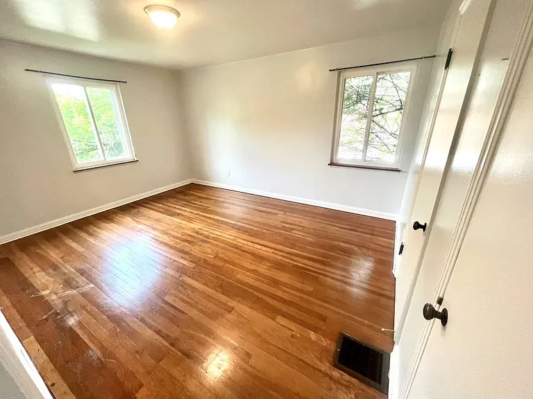 1527 Waltham Rd — Photo 7