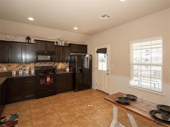 5th image of 9339 S 255 East Ave