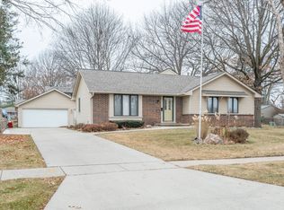 4518 71st Pl, Urbandale, IA 50322