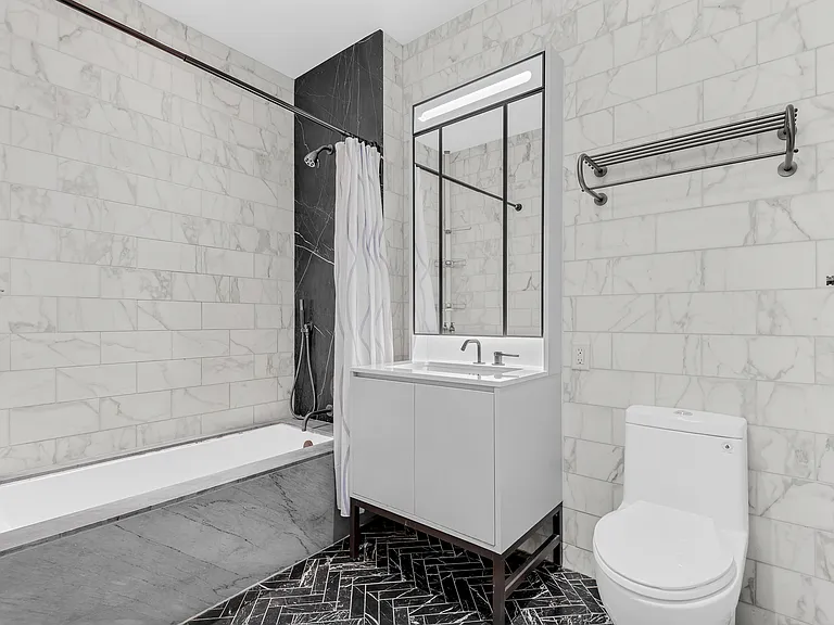 959 1st Ave #9X — Photo 6