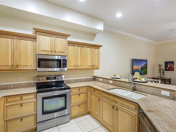 5th image of 3979 Square East Ln