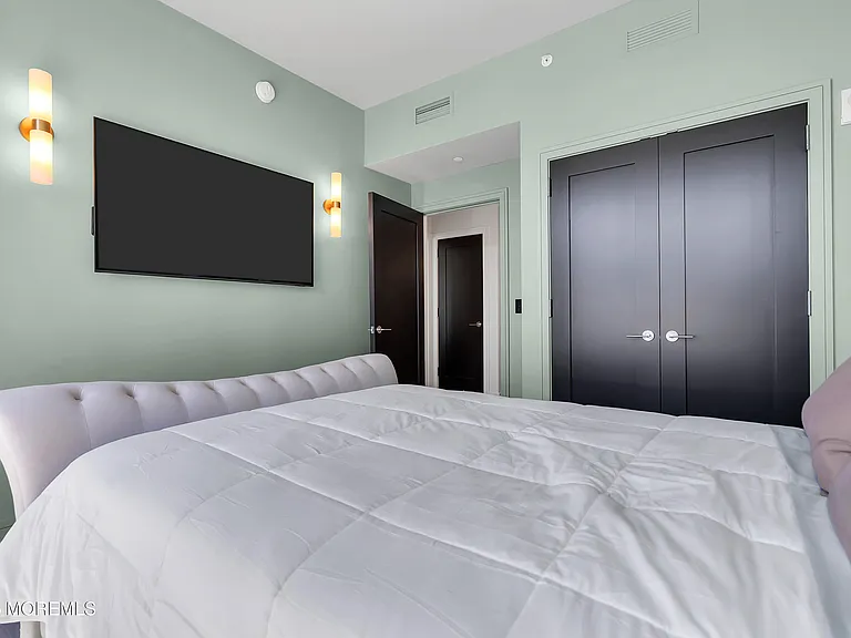 15 Morris Ave #611 — Photo 20
