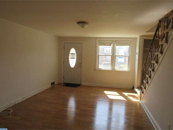 3rd image of 7337 Woodbine Ave