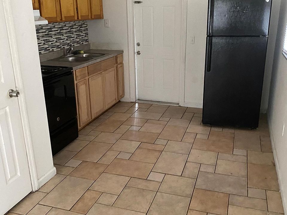 2nd image of 971 Vicki Ct