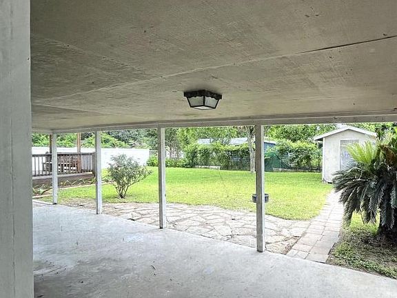 3rd image of 701 Gardenia Ln
