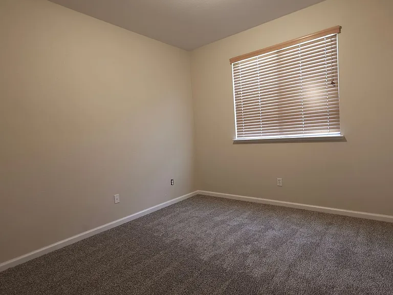 1908 Terracina Cir — Photo 14