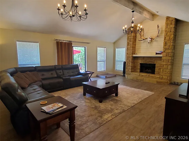 9336 S Lakewood Ave — Photo 6