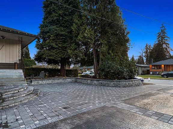 3rd image of 838 Dundonald Dr