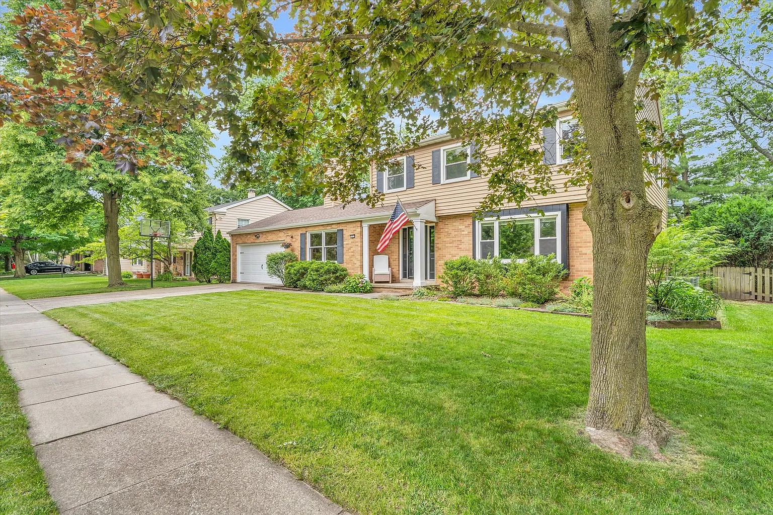 1223 Foothill Dr photo 1