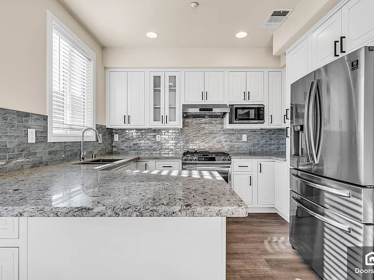 1164 McKay Dr — Photo 1