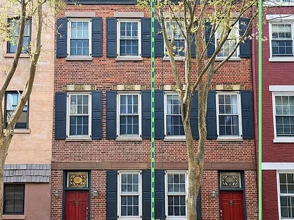 449 1/2 Hudson St, New York, NY 10014