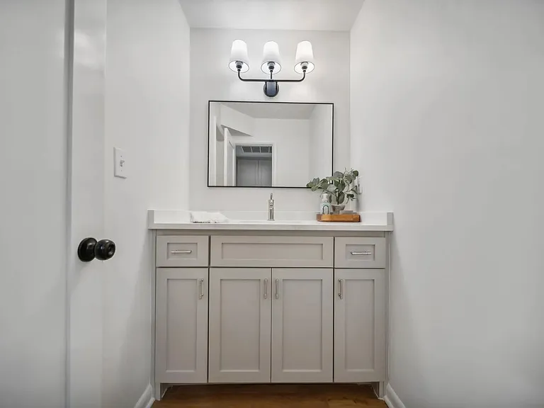 1107 E 45th Pl #14 — Photo 9